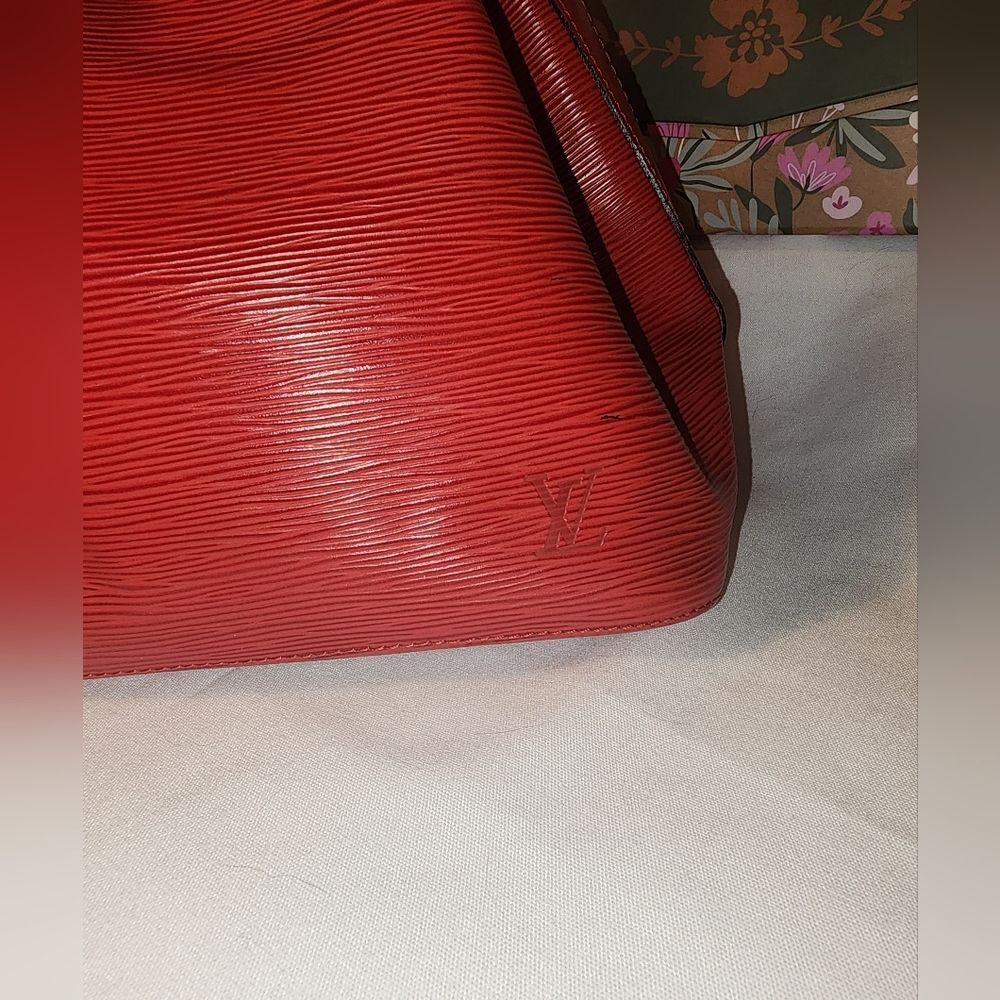 Louiis Vuitton Red Epi Bucket Bag - Picture 2 of 13